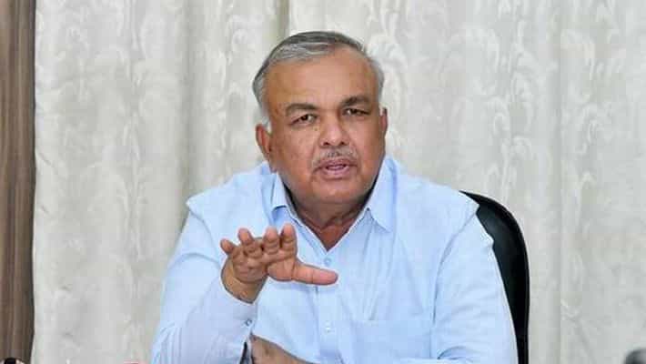 ರಸ್ತೆ ಗುಂಡಿ ಹೆಸರಿನಲ್ಲಿ ಕೋಟ್ಯಂತರ ಹಣ ಪೋಲು: ರಾಮಲಿಂಗಾರೆಡ್ಡಿ ಆರೋಪ ರಸ್ತೆ ಗುಂಡಿ ಹೆಸರಿನಲ್ಲಿ ಕೋಟ್ಯಂತರ ಹಣ ಪೋಲು: ರಾಮಲಿಂಗಾರೆಡ್ಡಿ ಆರೋಪ