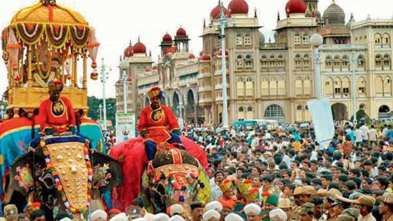 ವಿಶ್ವವಿಖ್ಯಾತ ಮೈಸೂರು ದಸರಾ ಆರಂಭವಾಗಿದ್ದು ಹಂಪಿ ವಿಜಯನಗರದ ಅರಸರಿಂದ.. ವಿಶ್ವವಿಖ್ಯಾತ ಮೈಸೂರು ದಸರಾ ಆರಂಭವಾಗಿದ್ದು ಹಂಪಿ ವಿಜಯನಗರದ ಅರಸರಿಂದ..