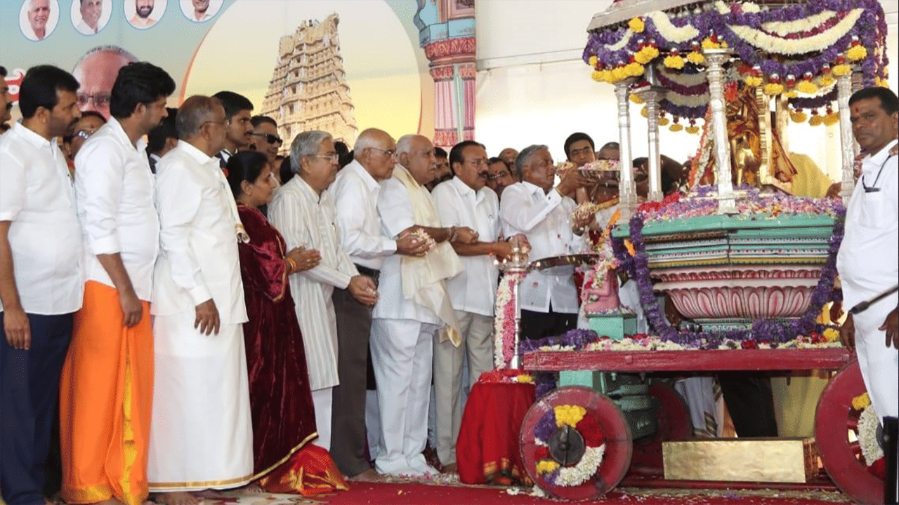 ನಾಡಹಬ್ಬ ಮೈಸೂರು ದಸರಾಗೆ ಅದ್ಧೂರಿ ಚಾಲನೆ ನಾಡಹಬ್ಬ ಮೈಸೂರು ದಸರಾಗೆ ಅದ್ಧೂರಿ ಚಾಲನೆ