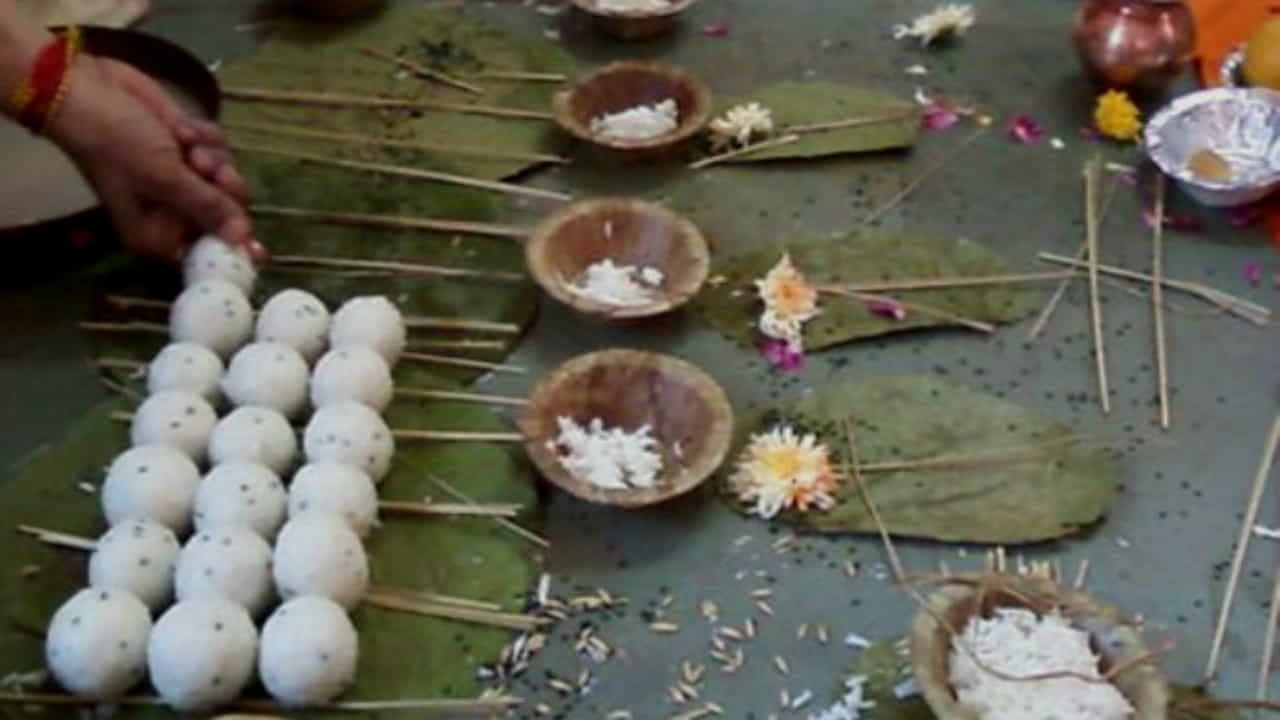 ಮಹಾಲಯ ಅಮಾವಾಸ್ಯೆ ದಿನ ಶ್ರಾದ್ಧ ಕಾರ್ಯ ಹೇಗೆ ಮಾಡಬೇಕು? ಮಹಾಲಯ ಅಮಾವಾಸ್ಯೆ ದಿನ ಶ್ರಾದ್ಧ ಕಾರ್ಯ ಹೇಗೆ ಮಾಡಬೇಕು?