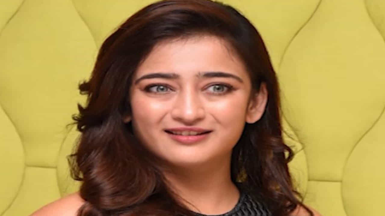 ನೀಲಿ ಕಣ್ಗಳ ಚೆಲುವೆ ಅಕ್ಷರ ಹಾಸನ್ ಹೆಲ್ತ್ ಫಿಟ್ನೆಸ್! ನೀಲಿ ಕಣ್ಗಳ ಚೆಲುವೆ ಅಕ್ಷರ ಹಾಸನ್ ಹೆಲ್ತ್ ಫಿಟ್ನೆಸ್!
