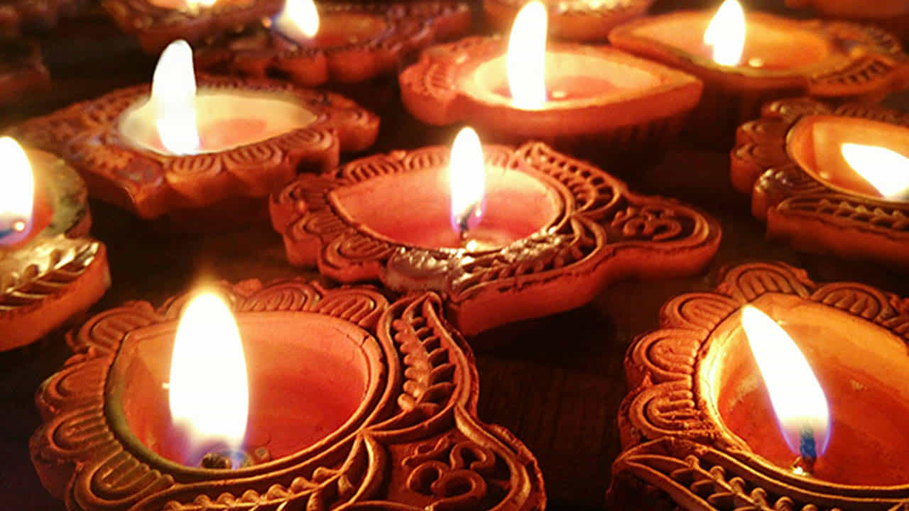 Deepavali 2021: ದೀಪ ಹಚ್ಚುವಾಗ ಮನೆಗೆ ತೋರಣ ಕಟ್ಟುವಾಗ ಈ ವಿಷಯಗಳನ್ನು ನೆನಪಿನಲ್ಲಿಡಿ, ಲಕ್ಷ್ಮಿ ದೇವಿಯ ಆಶೀರ್ವಾದಕ್ಕೆ ಪಾತ್ರರಾಗಿ Deepavali 2021: ದೀಪ ಹಚ್ಚುವಾಗ ಮನೆಗೆ ತೋರಣ ಕಟ್ಟುವಾಗ ಈ ವಿಷಯಗಳನ್ನು ನೆನಪಿನಲ್ಲಿಡಿ, ಲಕ್ಷ್ಮಿ ದೇವಿಯ ಆಶೀರ್ವಾದಕ್ಕೆ ಪಾತ್ರರಾಗಿ