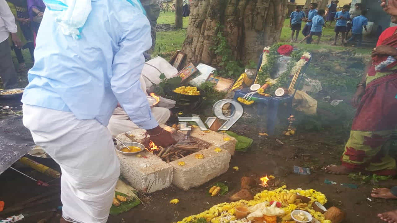 ಹಳ್ಳಿ ಜನರೊಂದಿಗೆ ಆತ್ಮೀಯ ಒಡನಾಟ, ಮಂಗನಿಗೂ ತಿಥಿ ಕಾರ್ಯ ಮಾಡಿದರು ಹಳ್ಳಿ ಜನರೊಂದಿಗೆ ಆತ್ಮೀಯ ಒಡನಾಟ, ಮಂಗನಿಗೂ ತಿಥಿ ಕಾರ್ಯ ಮಾಡಿದರು