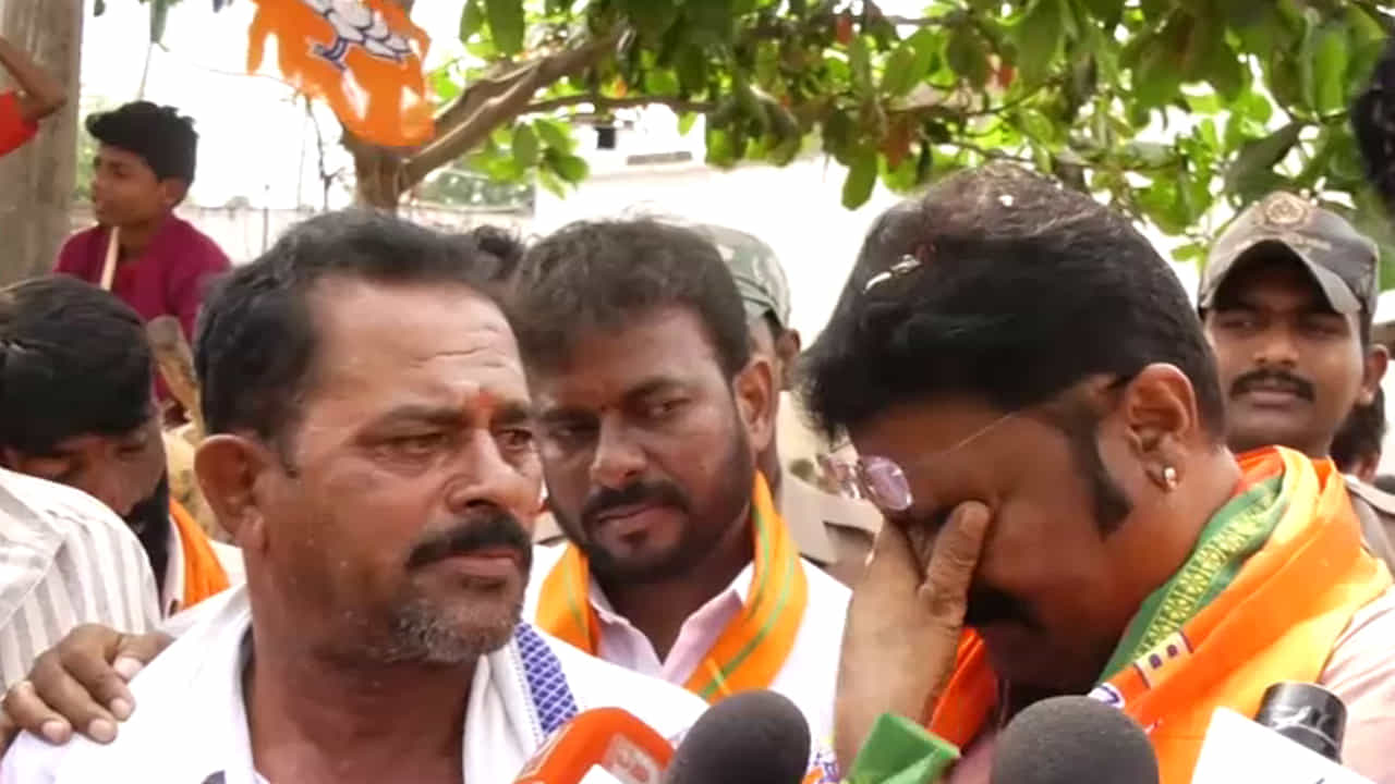 ಪುತ್ರನ ಮದಲಿಂಗಶಾಸ್ತ್ರಕ್ಕೆ ಅಬ್ಸೆಂಟ್, ಸಮಾಜಸೇವೆಯೇ ಮುಖ್ಯ ಅಂದ ಆನಂದ್ ಪುತ್ರನ ಮದಲಿಂಗಶಾಸ್ತ್ರಕ್ಕೆ ಅಬ್ಸೆಂಟ್, ಸಮಾಜಸೇವೆಯೇ ಮುಖ್ಯ ಅಂದ ಆನಂದ್