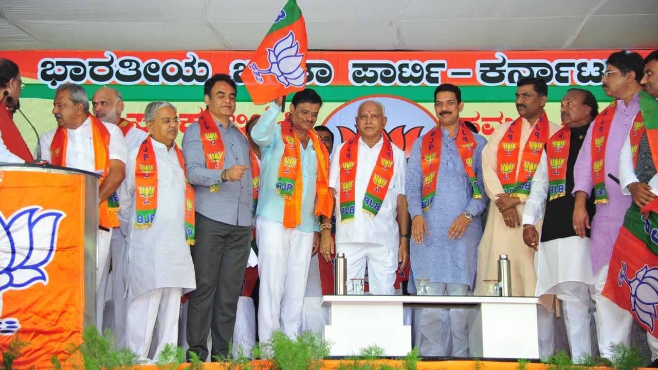 ಉಪಚುನಾವಣೆ ಸ್ಟಾರ್ ಪ್ರಚಾರಕರು: ಕಟೀಲುಗೆ ಮೊದಲ ಸ್ಥಾನ, BSYಗೆ 2ನೇ ಸ್ಥಾನ ಉಪಚುನಾವಣೆ ಸ್ಟಾರ್ ಪ್ರಚಾರಕರು: ಕಟೀಲುಗೆ ಮೊದಲ ಸ್ಥಾನ, BSYಗೆ 2ನೇ ಸ್ಥಾನ