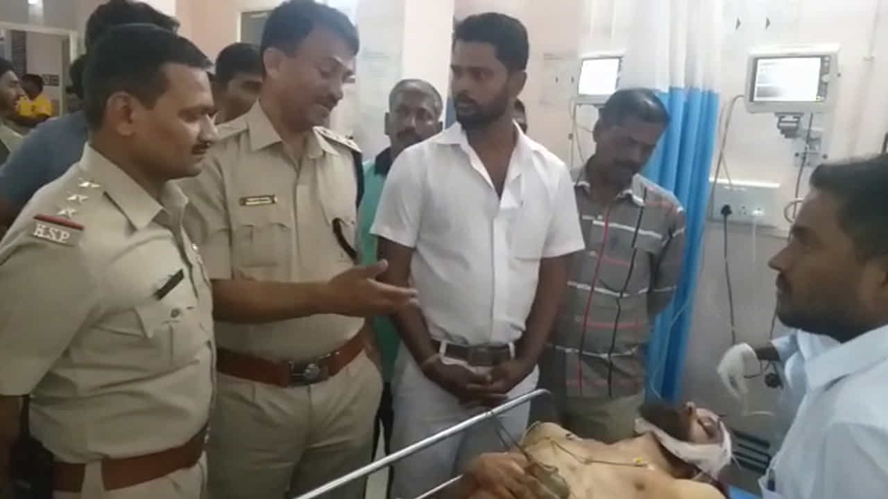 ವಿದೇಶಿ ಪ್ರಜೆ ಮೇಲೆ ಹಲ್ಲೆ ಕೇಸ್: 10 ಮಂದಿ ಅರೆಸ್ಟ್ ವಿದೇಶಿ ಪ್ರಜೆ ಮೇಲೆ ಹಲ್ಲೆ ಕೇಸ್: 10 ಮಂದಿ ಅರೆಸ್ಟ್