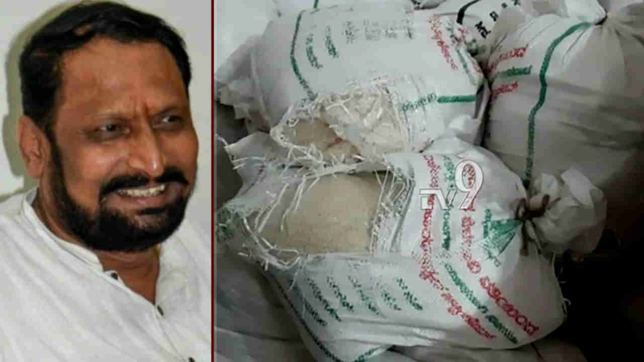 DCM ಸವದಿ ಕ್ಷೇತ್ರದಲ್ಲಿ ನೆರೆ ಪರಿಹಾರ ಆಹಾರ ಇಲಿ ಹೆಗ್ಗಣಗಳ ಪಾಲು!