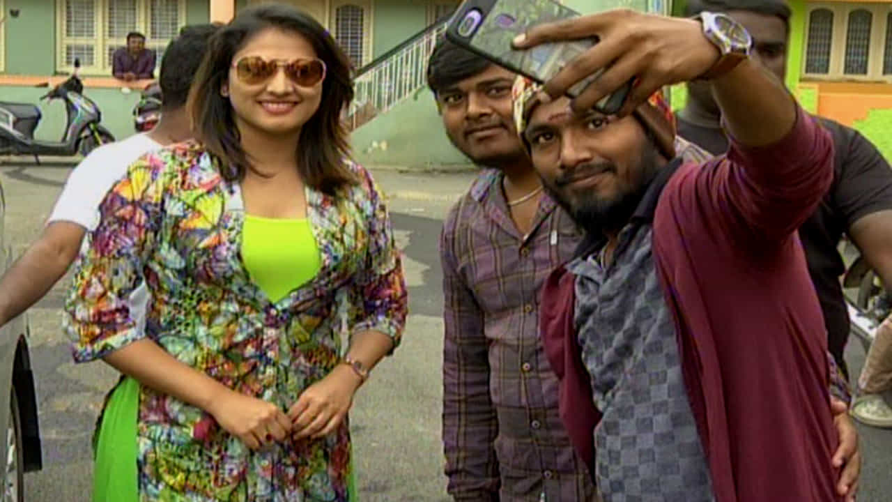 ನಾನು ನಿಮ್ಮೂರಿನವಳೇ, ಸುಧಾಕರ್ಗೆ ವೋಟ್ ಮಾಡಿ! ಹರಿಪ್ರಿಯಾ ರೋಡ್ ಶೋ ನಾನು ನಿಮ್ಮೂರಿನವಳೇ, ಸುಧಾಕರ್ಗೆ ವೋಟ್ ಮಾಡಿ! ಹರಿಪ್ರಿಯಾ ರೋಡ್ ಶೋ