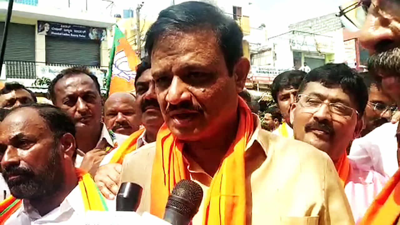 ‘JDS ಅಭ್ಯರ್ಥಿ ಅಂಬಾರಿ ಆನೆ ತರಹ, ದಸರಾ ಮುಗಿದ ಮೇಲೆ ಕಾಡಿಗೆ ಬಿಟ್ಟುಬಿಡ್ತಾರೆ' ‘JDS ಅಭ್ಯರ್ಥಿ ಅಂಬಾರಿ ಆನೆ ತರಹ, ದಸರಾ ಮುಗಿದ ಮೇಲೆ ಕಾಡಿಗೆ ಬಿಟ್ಟುಬಿಡ್ತಾರೆ'