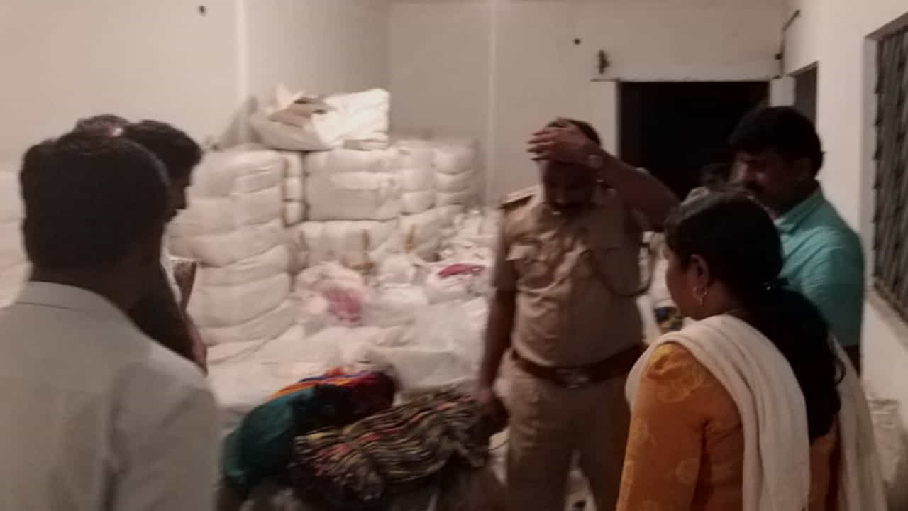 ಹೊಸ ಜಿಲ್ಲೆ ಮಾಡ್ತೇನೆ ಎಂದ ವಿಶ್ವನಾಥ್ರಿಂದ ನೀತಿಸಂಹಿತೆ ಉಲ್ಲಂಘನೆ: ಕಾಂಗ್ರೆಸ್ ಹೊಸ ಜಿಲ್ಲೆ ಮಾಡ್ತೇನೆ ಎಂದ ವಿಶ್ವನಾಥ್ರಿಂದ ನೀತಿಸಂಹಿತೆ ಉಲ್ಲಂಘನೆ: ಕಾಂಗ್ರೆಸ್