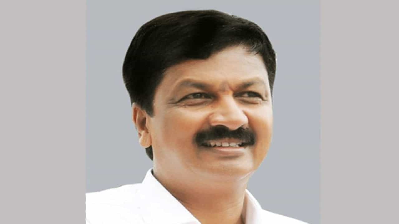 ಬೆಳಗಾವಿ ಸಾಹುಕಾರ್ ಆಸ್ತಿಯಲ್ಲಿ 32ಕೋಟಿ 27ಲಕ್ಷ ಇಳಿಕೆ ಬೆಳಗಾವಿ ಸಾಹುಕಾರ್ ಆಸ್ತಿಯಲ್ಲಿ 32ಕೋಟಿ 27ಲಕ್ಷ ಇಳಿಕೆ