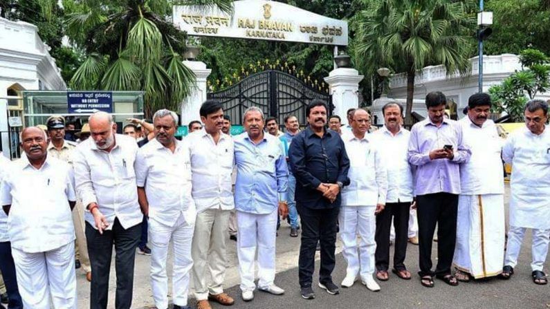 ಮೈತ್ರಿ ಸರ್ಕಾರ ಪತನಕ್ಕೆ ಕಾರಣವಾಗಿದ್ದ ಅನರ್ಹರ ಭವಿಷ್ಯ ಇಂದೇ ತೀರ್ಮಾನ ಮೈತ್ರಿ ಸರ್ಕಾರ ಪತನಕ್ಕೆ ಕಾರಣವಾಗಿದ್ದ ಅನರ್ಹರ ಭವಿಷ್ಯ ಇಂದೇ ತೀರ್ಮಾನ