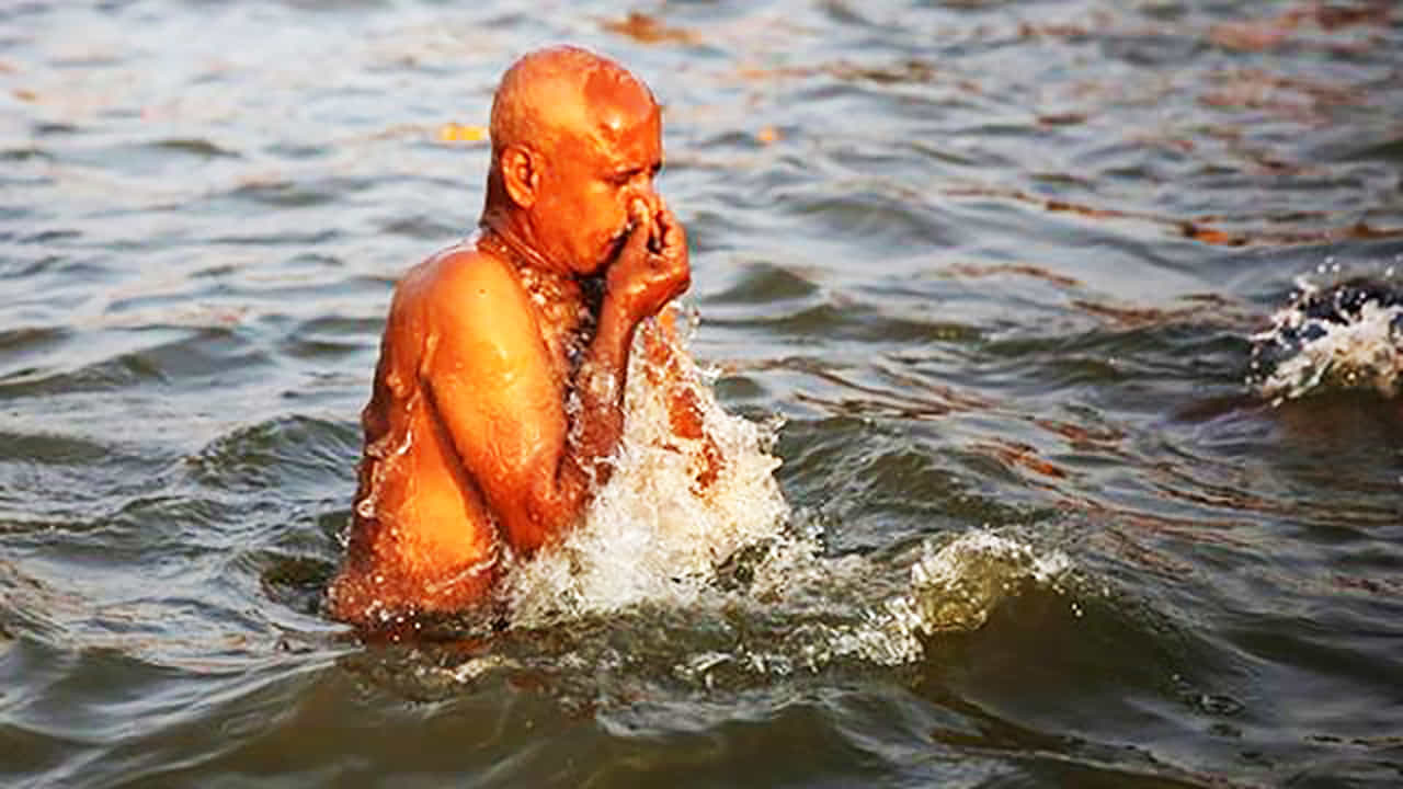 ನದಿ- ಸಮುದ್ರ ಸ್ನಾನ ಸಂಪ್ರದಾಯವಷ್ಟೇ ಅಲ್ಲ, ವೈಜ್ಞಾನಿಕ ಮಹತ್ವವೂ ಇದೆ! ತಿಳಿದುಕೊಳ್ಳಿ ನದಿ- ಸಮುದ್ರ ಸ್ನಾನ ಸಂಪ್ರದಾಯವಷ್ಟೇ ಅಲ್ಲ, ವೈಜ್ಞಾನಿಕ ಮಹತ್ವವೂ ಇದೆ! ತಿಳಿದುಕೊಳ್ಳಿ