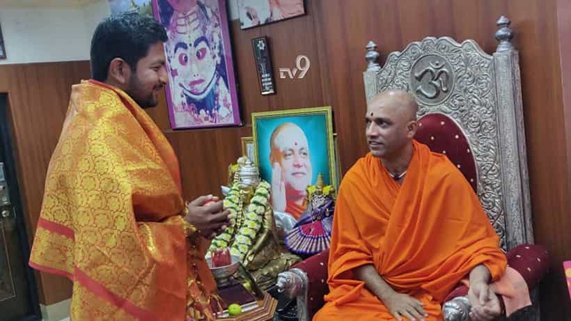 ಪ್ರಚಾರಕ್ಕೂ ಮುನ್ನ ಆದಿಚುಂಚನಗಿರಿ ಶ್ರೀಗಳ ಆಶೀರ್ವಾದ ಪಡೆದ ಶರತ್