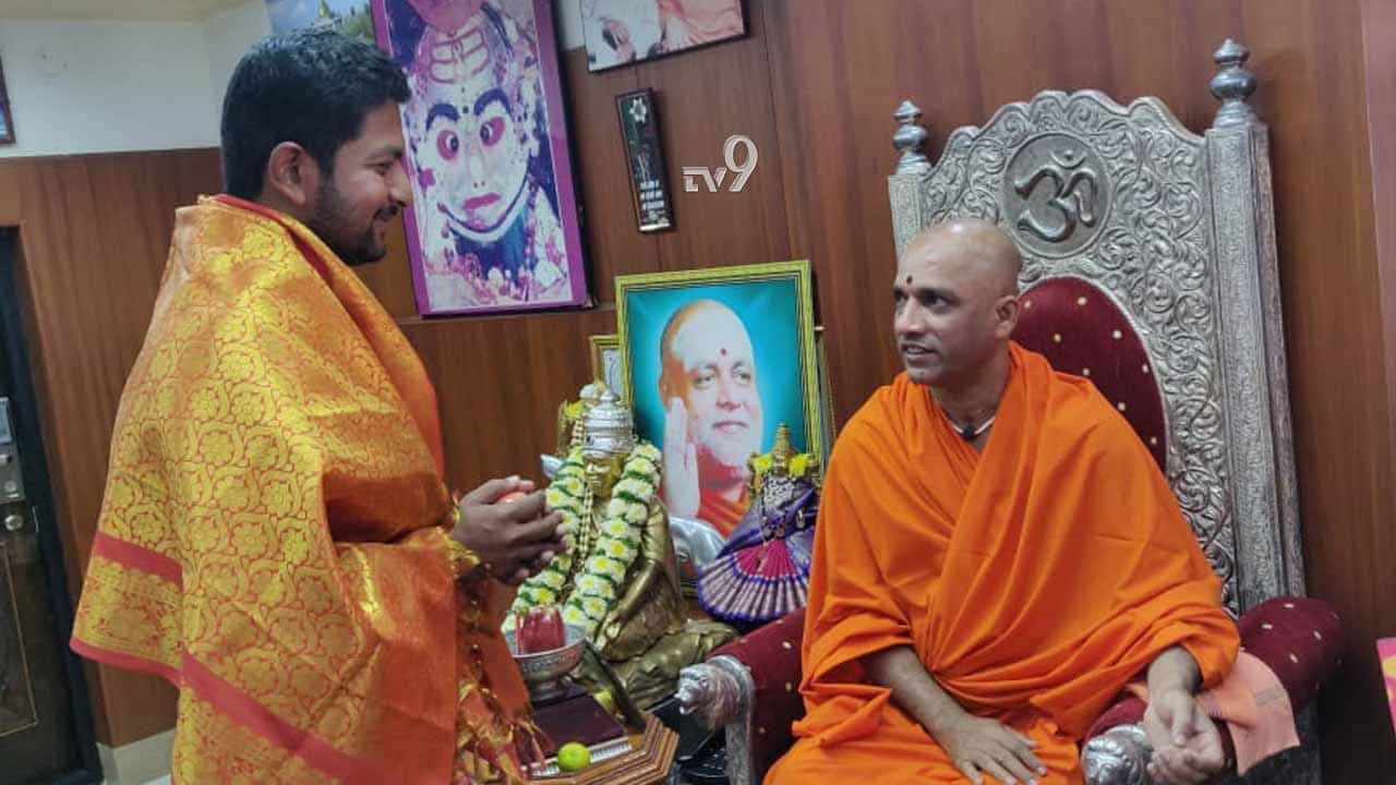 ಪ್ರಚಾರಕ್ಕೂ ಮುನ್ನ ಆದಿಚುಂಚನಗಿರಿ ಶ್ರೀಗಳ ಆಶೀರ್ವಾದ ಪಡೆದ ಶರತ್