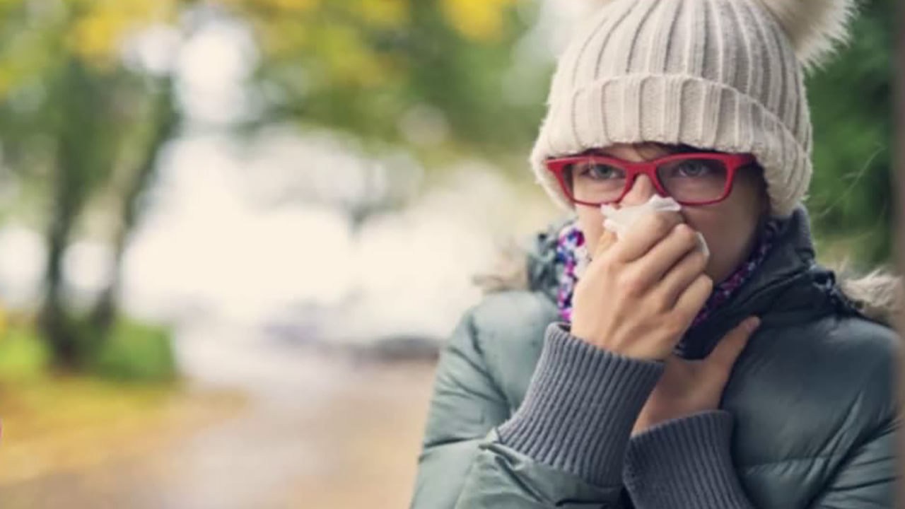 ಚಳಿಗಾಲದಲ್ಲಿ ಕಾಡುವ ಶೀತ, ಅಲರ್ಜಿ ಭೂತವನ್ನು ಓಡಿಸಲು ಇಲ್ಲಿದೆ ಪರಿಹಾರ ಸೂತ್ರ ಚಳಿಗಾಲದಲ್ಲಿ ಕಾಡುವ ಶೀತ, ಅಲರ್ಜಿ ಭೂತವನ್ನು ಓಡಿಸಲು ಇಲ್ಲಿದೆ ಪರಿಹಾರ ಸೂತ್ರ