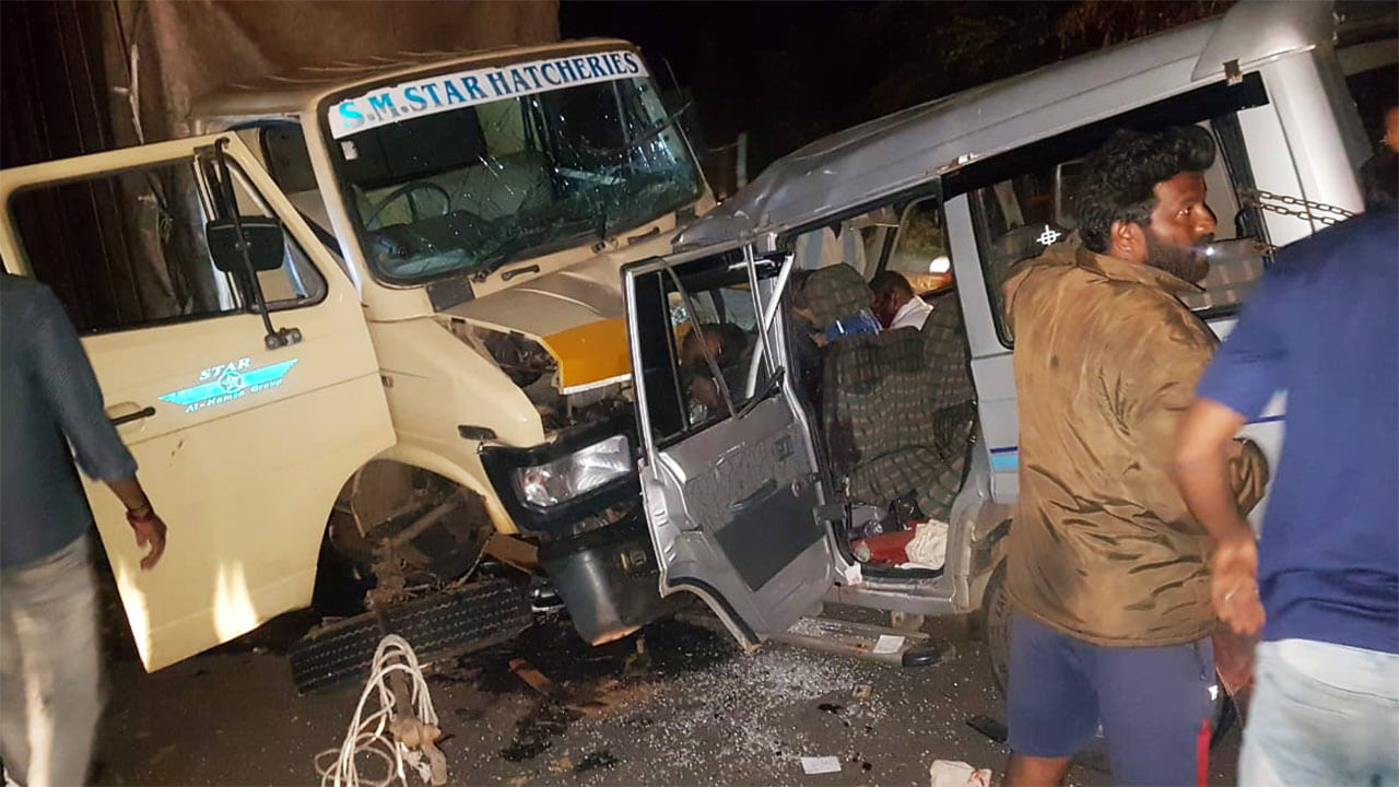 ಶ್ರೀರಂಗಪಟ್ಟಣ: ಹೆದ್ದಾರಿಯಲ್ಲಿ ಭೀಕರ ಅಪಘಾತ, ಮೃತರ ಸಂಖ್ಯೆ 8ಕ್ಕೆ ಏರಿಕೆ ಶ್ರೀರಂಗಪಟ್ಟಣ: ಹೆದ್ದಾರಿಯಲ್ಲಿ ಭೀಕರ ಅಪಘಾತ, ಮೃತರ ಸಂಖ್ಯೆ 8ಕ್ಕೆ ಏರಿಕೆ