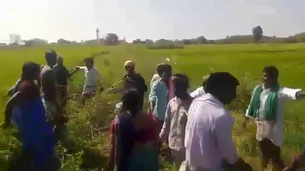 ಜಮೀನು ವಿವಾದ: ಎರಡು ಕುಟುಂಬಗಳ ನಡುವೆ ಮಾರಾಮಾರಿ, 7 ಮಂದಿಗೆ ಗಾಯ ಜಮೀನು ವಿವಾದ: ಎರಡು ಕುಟುಂಬಗಳ ನಡುವೆ ಮಾರಾಮಾರಿ, 7 ಮಂದಿಗೆ ಗಾಯ