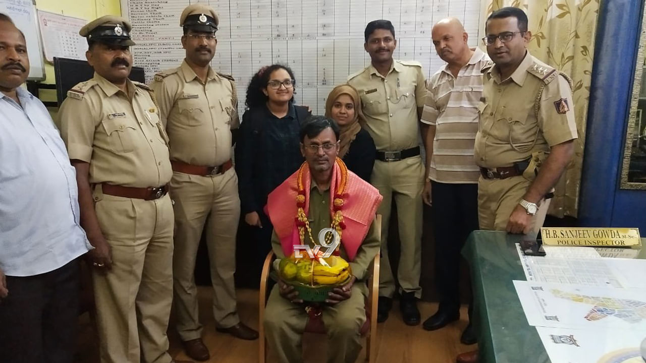 ಪ್ರಯಾಣಿಕನ ಹಣ ಹಿಂತಿರುಗಿಸಿ ಪ್ರಾಮಾಣಿಕತೆ ಮೆರೆದ ಆಟೋ ಚಾಲಕ ಪ್ರಯಾಣಿಕನ ಹಣ ಹಿಂತಿರುಗಿಸಿ ಪ್ರಾಮಾಣಿಕತೆ ಮೆರೆದ ಆಟೋ ಚಾಲಕ