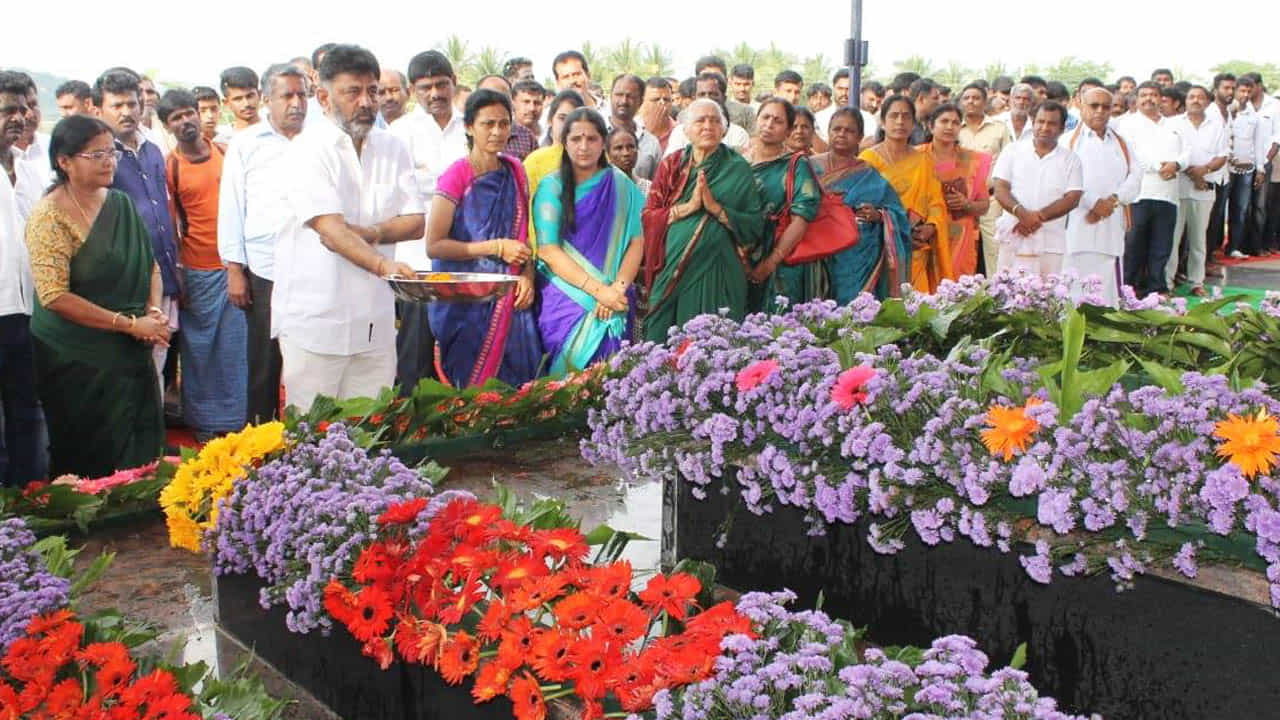 ದೆಹಲಿಯಲ್ಲಿಂದು ಡಿಕೆಶಿ ಪತ್ನಿ, ತಾಯಿ ಸಲ್ಲಿಸಿದ್ದ ಅರ್ಜಿ ವಿಚಾರಣೆ ದೆಹಲಿಯಲ್ಲಿಂದು ಡಿಕೆಶಿ ಪತ್ನಿ, ತಾಯಿ ಸಲ್ಲಿಸಿದ್ದ ಅರ್ಜಿ ವಿಚಾರಣೆ