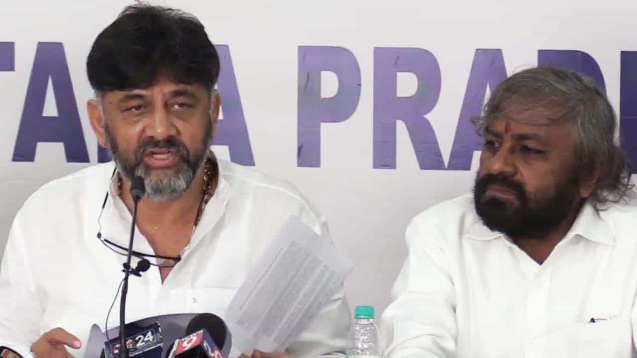 ‘ಬ್ರಿಟಿಷರ ಕಾಲದಲ್ಲಿ ಅಷ್ಟೋ, ಇಷ್ಟೋ ಸ್ವಾತಂತ್ರ್ಯ ಇತ್ತು, ಈಗ ಅದನ್ನೂ ಕಿತ್ತುಕೊಳ್ಳಲು ಮುಂದಾಗಿದ್ದಾರೆ’ ‘ಬ್ರಿಟಿಷರ ಕಾಲದಲ್ಲಿ ಅಷ್ಟೋ, ಇಷ್ಟೋ ಸ್ವಾತಂತ್ರ್ಯ ಇತ್ತು, ಈಗ ಅದನ್ನೂ ಕಿತ್ತುಕೊಳ್ಳಲು ಮುಂದಾಗಿದ್ದಾರೆ’