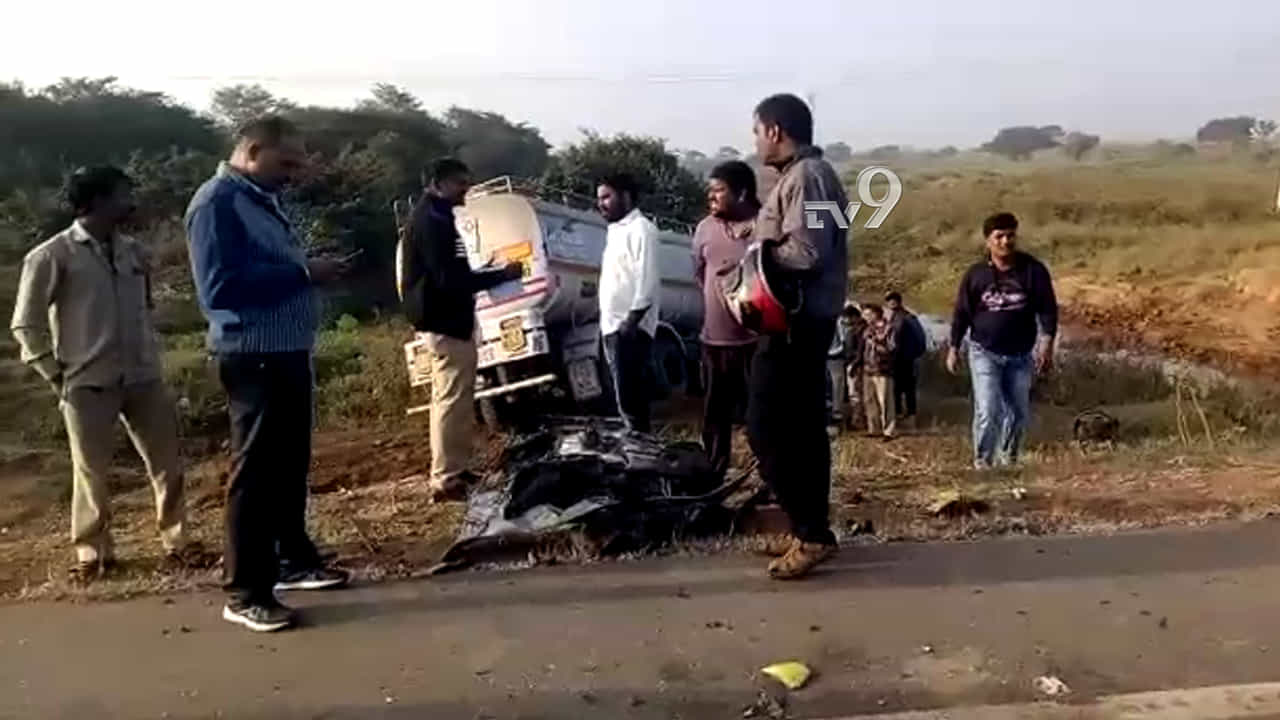 ಭೀಕರ ರಸ್ತೆ ಅಪಘಾತ: ಹೆದ್ದಾರಿ ಭೂಸ್ವಾಧೀನ ಅಧಿಕಾರಿ ಸೇರಿ ಇಬ್ಬರ ದುರ್ಮರಣ ಭೀಕರ ರಸ್ತೆ ಅಪಘಾತ: ಹೆದ್ದಾರಿ ಭೂಸ್ವಾಧೀನ ಅಧಿಕಾರಿ ಸೇರಿ ಇಬ್ಬರ ದುರ್ಮರಣ