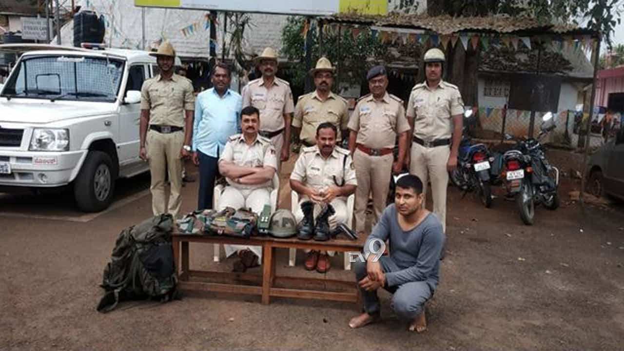 ಯುವಕರನ್ನ ವಂಚಿಸುತ್ತಿದ್ದ ನಕಲಿ ಮಿಲಿಟರಿ ಅಧಿಕಾರಿ ಸೆರೆ ಯುವಕರನ್ನ ವಂಚಿಸುತ್ತಿದ್ದ ನಕಲಿ ಮಿಲಿಟರಿ ಅಧಿಕಾರಿ ಸೆರೆ