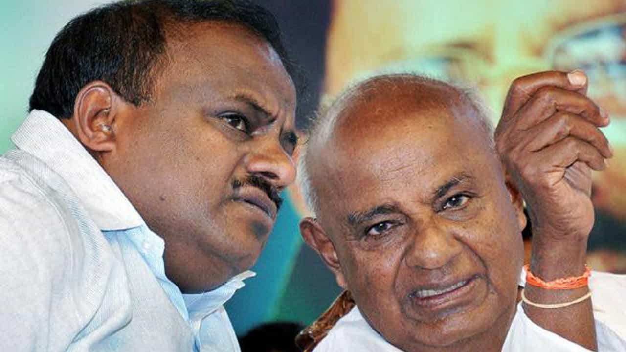 ಸಾಂಬ್ರಾ ವಿಮಾನ ನಿಲ್ದಾಣದಲ್ಲಿ ತಂದೆ-ಮಗ ಮಾತನಾಡಿದ್ದೇನು? ಸಾಂಬ್ರಾ ವಿಮಾನ ನಿಲ್ದಾಣದಲ್ಲಿ ತಂದೆ-ಮಗ ಮಾತನಾಡಿದ್ದೇನು?
