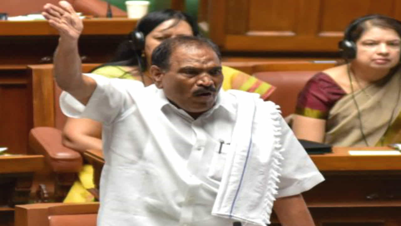ಅಧಿಕಾರ ಕಳೆದುಕೊಂಡ ದೇವೇಂದ್ರ: JDS ಶಾಸಕ ಶಿವಲಿಂಗೇಗೌಡ ಏನಂದ್ರು!? ಅಧಿಕಾರ ಕಳೆದುಕೊಂಡ ದೇವೇಂದ್ರ: JDS ಶಾಸಕ ಶಿವಲಿಂಗೇಗೌಡ ಏನಂದ್ರು!?