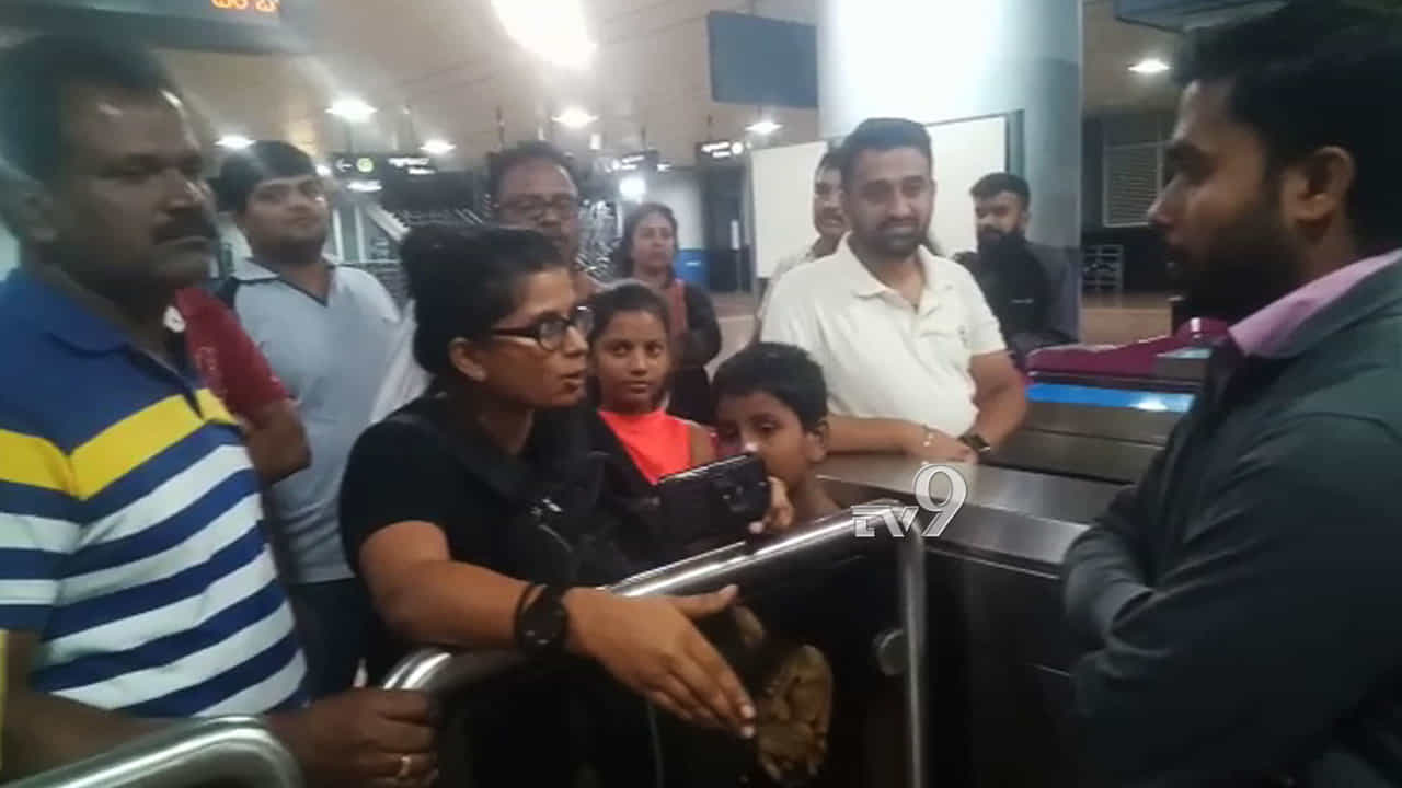 ಗೊರಗುಂಟೆ ಪಾಳ್ಯದಲ್ಲಿ ಎಂಟ್ರಿ ಗೇಟ್ ಕ್ಲೋಸ್: ಮೆಟ್ರೋ ಪ್ರಯಾಣಿಕರು ಗರಂ ಗೊರಗುಂಟೆ ಪಾಳ್ಯದಲ್ಲಿ ಎಂಟ್ರಿ ಗೇಟ್ ಕ್ಲೋಸ್: ಮೆಟ್ರೋ ಪ್ರಯಾಣಿಕರು ಗರಂ