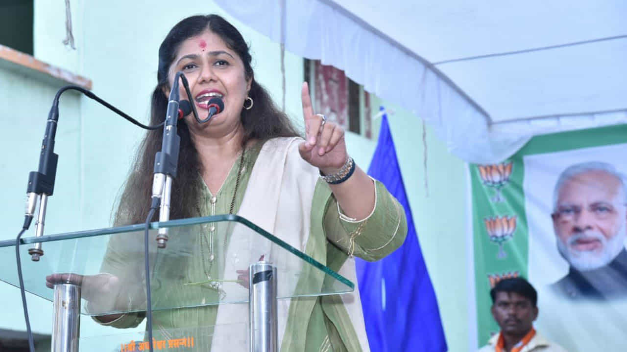 ನಾನ್ಯಾಕೆ ಪಕ್ಷ ತ್ಯಜಿಸಲಿ, ಬೇಕಾದ್ರೆ ನನ್ನನ್ನು ಹೊರಹಾಕಲಿ-ಪಂಕಜಾ ಮುಂಡೆ ನಾನ್ಯಾಕೆ ಪಕ್ಷ ತ್ಯಜಿಸಲಿ, ಬೇಕಾದ್ರೆ ನನ್ನನ್ನು ಹೊರಹಾಕಲಿ-ಪಂಕಜಾ ಮುಂಡೆ