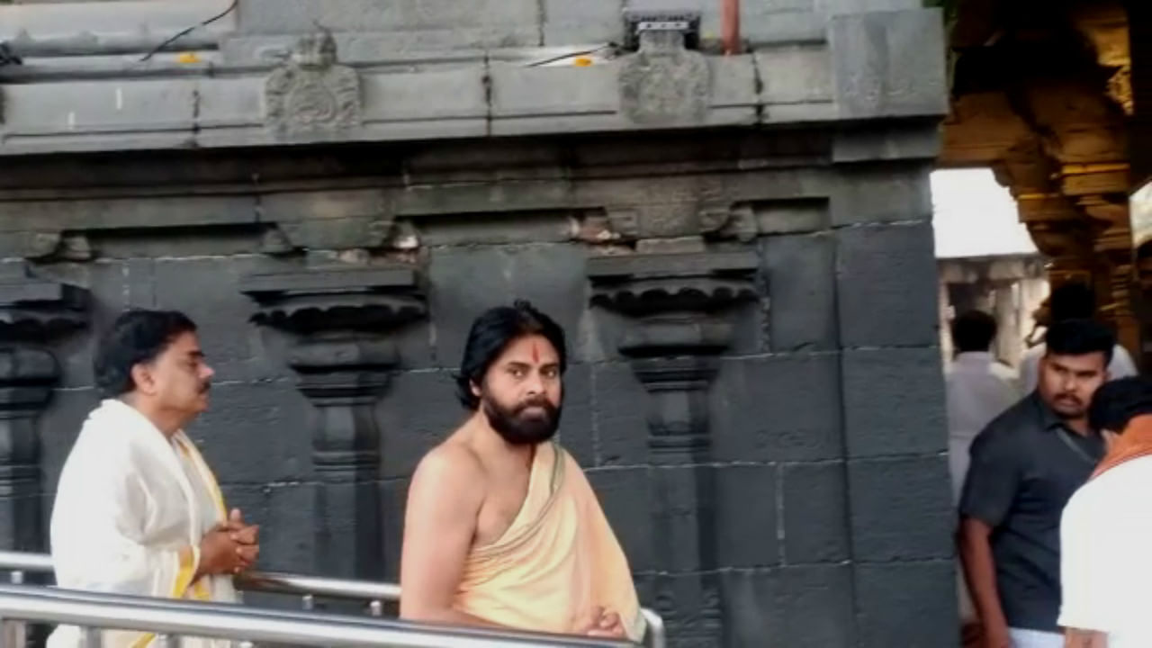 ತಿರುಪತಿ ತಿಮ್ಮಪ್ಪನ ದರ್ಶನ ಪಡೆದ ನಟ ಪವನ್ ಕಲ್ಯಾಣ್