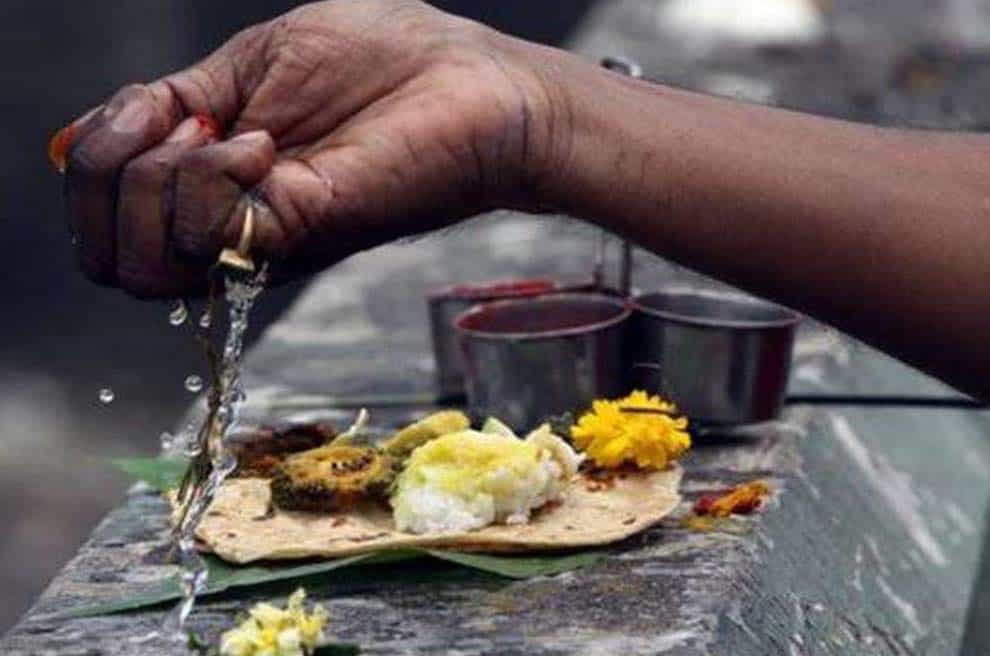 Pitru Paksha 2021: ಪಿತೃ ಪಕ್ಷದ ವೇಳೆ ಪೂರ್ವಜರಿಗೆ ಗೌರವ ಸಲ್ಲಿಸುವುದೇಕೆ? Pitru Paksha 2021: ಪಿತೃ ಪಕ್ಷದ ವೇಳೆ ಪೂರ್ವಜರಿಗೆ ಗೌರವ ಸಲ್ಲಿಸುವುದೇಕೆ?