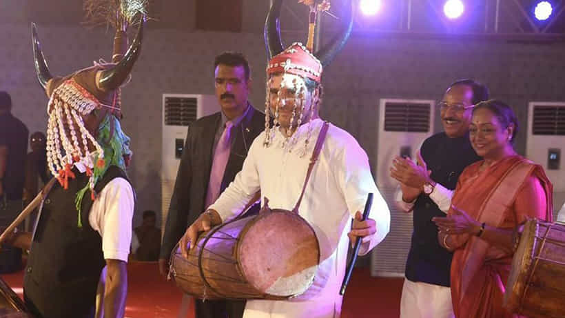 ಆದಿವಾಸಿ ವೇಷ ತೊಟ್ಟು, ಡ್ಯಾನ್ಸ್ ಮಾಡಿದ ರಾಹುಲ್