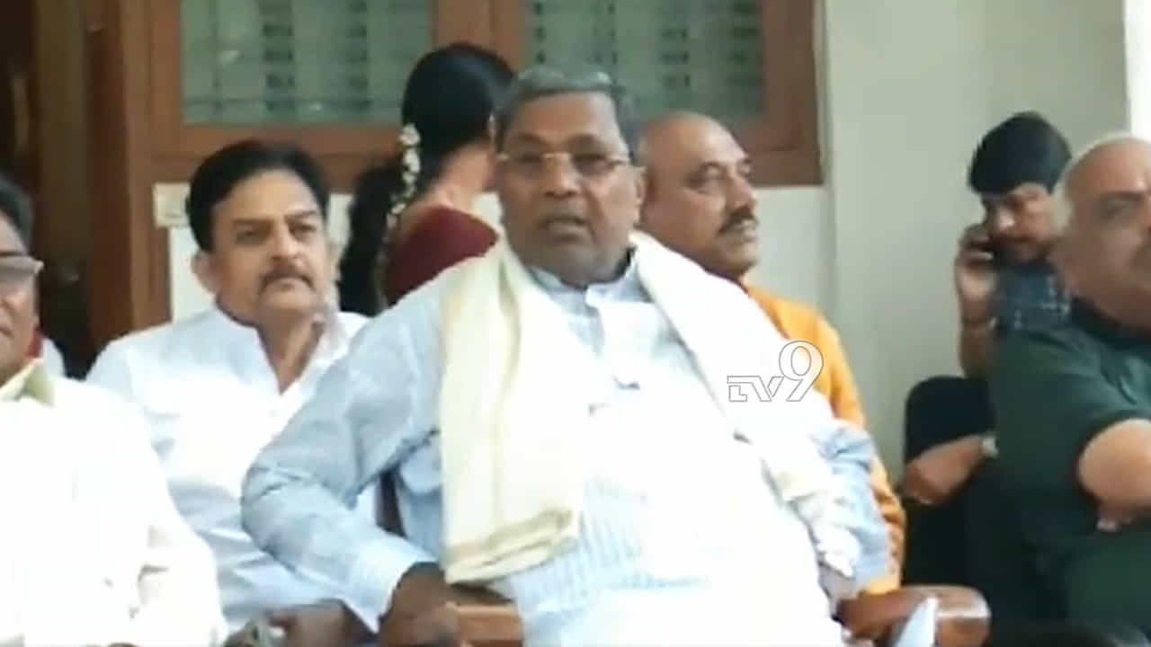 ಸಿದ್ದು ರಾಜೀನಾಮೆ: ನಾಯಕನಾಗಿ ಉಳಿಯುವ ಲಕ್ಷಣ ಇರ್ಲಿಲ್ಲ.. ಅದ್ಕೇ ರಾಜೀನಾಮೆ-DVS ಸಿದ್ದು ರಾಜೀನಾಮೆ: ನಾಯಕನಾಗಿ ಉಳಿಯುವ ಲಕ್ಷಣ ಇರ್ಲಿಲ್ಲ.. ಅದ್ಕೇ ರಾಜೀನಾಮೆ-DVS