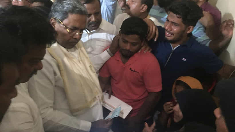 ಯಾರೂ ಕಲ್ಲು ತೂರಿಲ್ಲ, ಬೆಂಕಿ ಕೂಡ ಹಾಕಿಲ್ಲ, ಆದ್ರೂ ಗೋಲಿಬಾರ್ ಹೇಗೆ ಮಾಡಿದಿರಿ? ಸಿದ್ದು ಪ್ರಶ್ನೆ