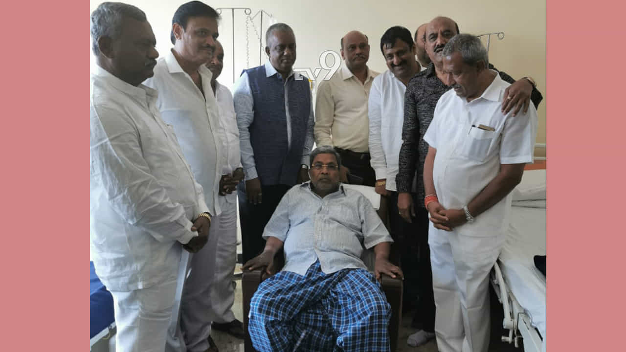 ಸಿದ್ದರಾಮಯ್ಯರನ್ನ ನೀವೇ ನಮ್ಮ ನಾಯಕರು ಎಂದ SBM ಟೀಂ ಸಿದ್ದರಾಮಯ್ಯರನ್ನ ನೀವೇ ನಮ್ಮ ನಾಯಕರು ಎಂದ SBM ಟೀಂ