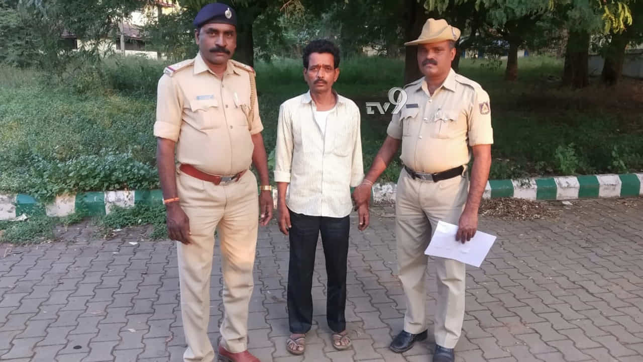 25 ಭತ್ತದ ಚೀಲ ಕದ್ದು ನಾಪತ್ತೆಯಾಗಿದ್ದ ಆರೋಪಿ 36 ವರ್ಷಗಳ ಬಳಿಕ ಸೆರೆ 25 ಭತ್ತದ ಚೀಲ ಕದ್ದು ನಾಪತ್ತೆಯಾಗಿದ್ದ ಆರೋಪಿ 36 ವರ್ಷಗಳ ಬಳಿಕ ಸೆರೆ