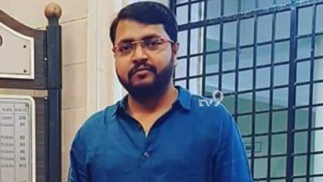 ಪಿಡಿಒಗಳಿಗೆ ಕರೆ ಮಾಡಿ ಬೆದರಿಕೆ ಹಾಕುತ್ತಿದ್ದ ಆಪ್ತ ಸಹಾಯಕ ಸಸ್ಪೆಂಡ್ ಪಿಡಿಒಗಳಿಗೆ ಕರೆ ಮಾಡಿ ಬೆದರಿಕೆ ಹಾಕುತ್ತಿದ್ದ ಆಪ್ತ ಸಹಾಯಕ ಸಸ್ಪೆಂಡ್