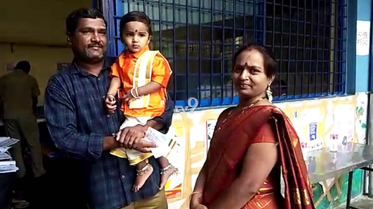 ಬರ್ತ್ಡೆ ಬಾಯ್ಗೆ ಮತಗಟ್ಟೆ ರೌಂಡ್ಸ್ , ಸ್ಪೆಷಲ್ ಗಿಫ್ಟ್ ಕೊಟ್ಟ ಹೆತ್ತವರು! ಬರ್ತ್ಡೆ ಬಾಯ್ಗೆ ಮತಗಟ್ಟೆ ರೌಂಡ್ಸ್ , ಸ್ಪೆಷಲ್ ಗಿಫ್ಟ್ ಕೊಟ್ಟ ಹೆತ್ತವರು!