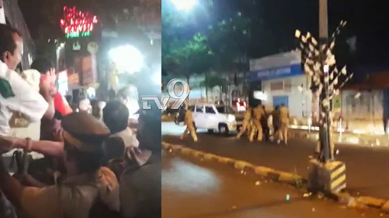 ಕೇರಳದಲ್ಲೂ ಸಿಎಂ ಯಡಿಯೂರಪ್ಪಗೆ ತಟ್ಟಿದ ಪ್ರತಿಭಟನೆ ಬಿಸಿ ಕೇರಳದಲ್ಲೂ ಸಿಎಂ ಯಡಿಯೂರಪ್ಪಗೆ ತಟ್ಟಿದ ಪ್ರತಿಭಟನೆ ಬಿಸಿ