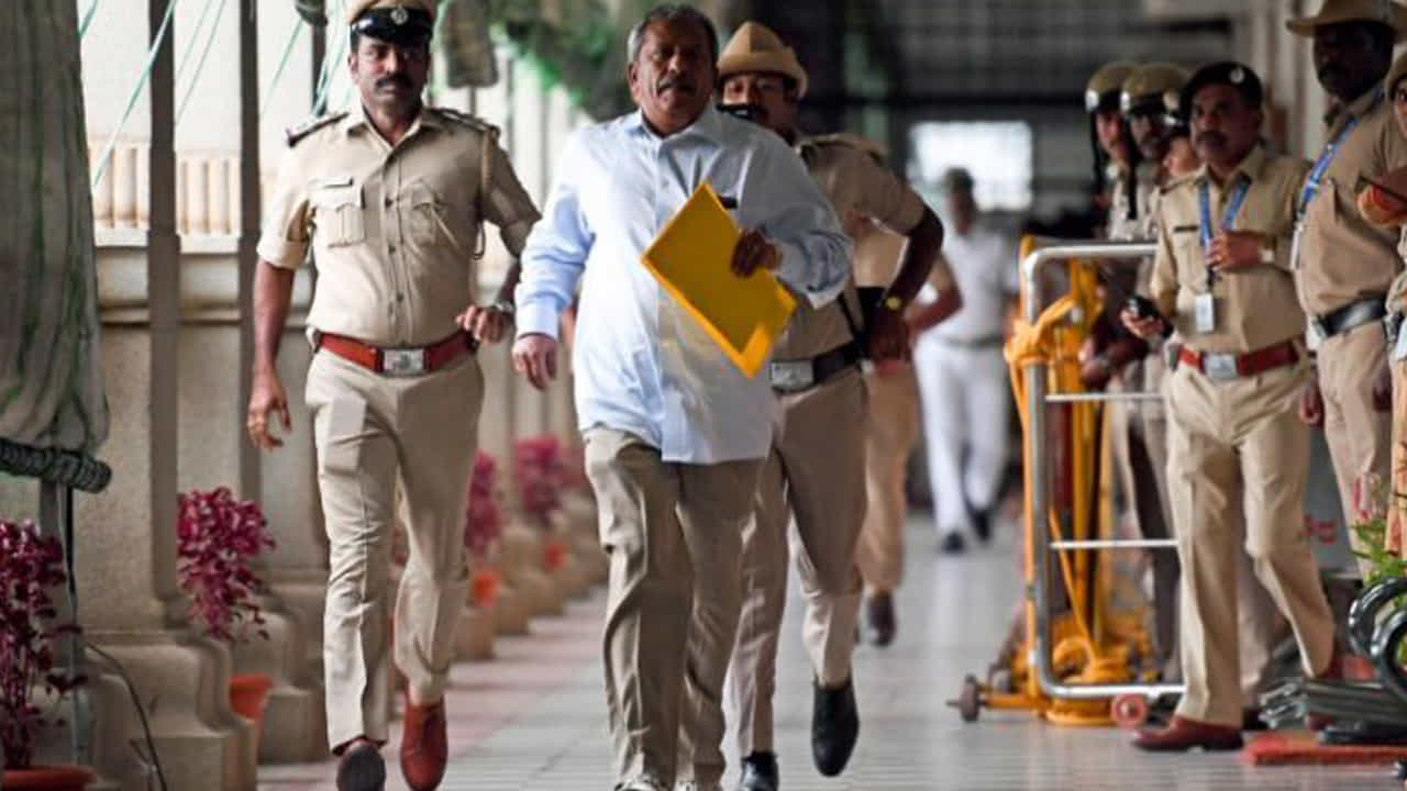 ಅಂದು ವಿಧಾನಸೌಧಕ್ಕೆ ಓಡೋಡಿ ಬಂದಿದ್ದ ಭೈರತಿಗೆ ಇಂದು ನಿರಾಯಾಸದ ಗೆಲುವು ಅಂದು ವಿಧಾನಸೌಧಕ್ಕೆ ಓಡೋಡಿ ಬಂದಿದ್ದ ಭೈರತಿಗೆ ಇಂದು ನಿರಾಯಾಸದ ಗೆಲುವು