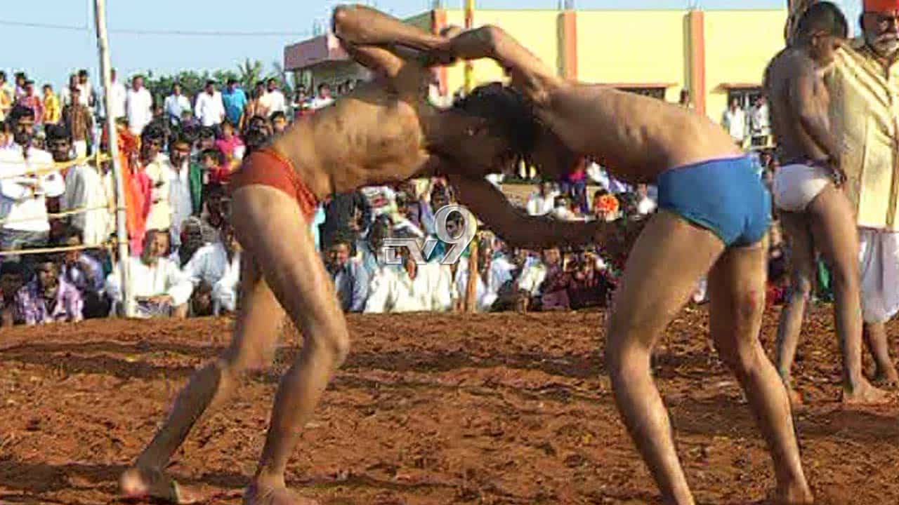 ಹೊಳೆಬಸವೇಶ್ವರ ಜಾತ್ರೆ, ಅಖಾಡದಲ್ಲಿ ತೊಡೆತಟ್ಟಿ ಮದಗಜಗಳ ಕಾದಾಟ ಹೊಳೆಬಸವೇಶ್ವರ ಜಾತ್ರೆ, ಅಖಾಡದಲ್ಲಿ ತೊಡೆತಟ್ಟಿ ಮದಗಜಗಳ ಕಾದಾಟ
