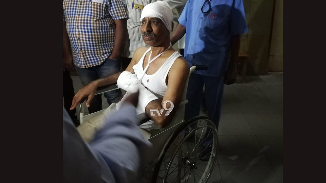 ಅಂಗಡಿ ಮಾಲೀಕನ ಮೇಲೆ ಹಲ್ಲೆ ಕೇಸ್: ಶಾಮನೂರು ಶಿವಶಂಕರಪ್ಪ ಪುತ್ರ ಆರೋಪಿ 1 ಅಂಗಡಿ ಮಾಲೀಕನ ಮೇಲೆ ಹಲ್ಲೆ ಕೇಸ್: ಶಾಮನೂರು ಶಿವಶಂಕರಪ್ಪ ಪುತ್ರ ಆರೋಪಿ 1