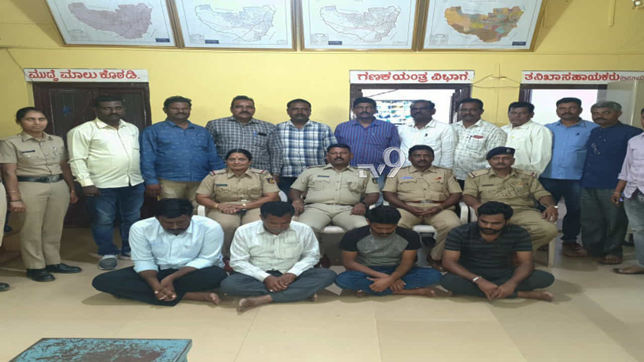 ನಕಲಿ ಅಂಕಪಟ್ಟಿ ನೀಡಿ ಉದ್ಯೋಗ ಗಿಟ್ಟಿಸಿಕೊಂಡಿದ್ದವ ಸೇರಿ ನಾಲ್ವರ ಸೆರೆ ನಕಲಿ ಅಂಕಪಟ್ಟಿ ನೀಡಿ ಉದ್ಯೋಗ ಗಿಟ್ಟಿಸಿಕೊಂಡಿದ್ದವ ಸೇರಿ ನಾಲ್ವರ ಸೆರೆ