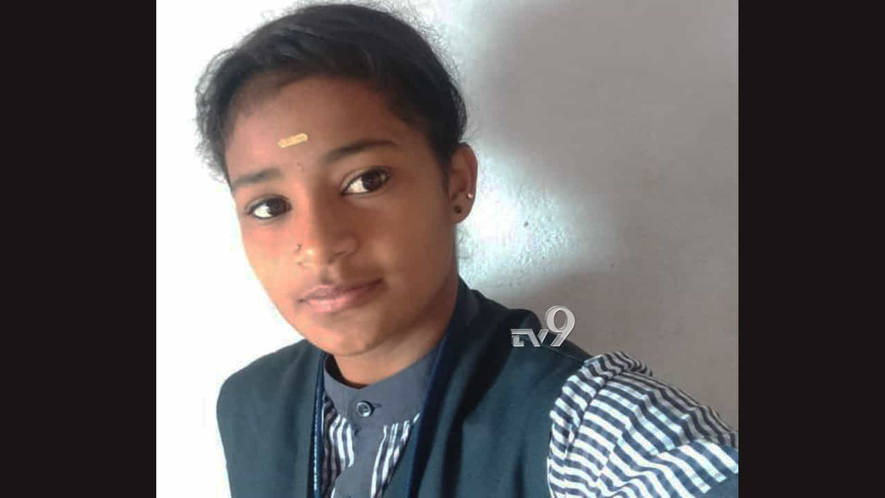 ಮನೆಯಲ್ಲಿ ಯಾರು ಇಲ್ಲದ ವೇಳೆ PUC ವಿದ್ಯಾರ್ಥಿನಿ ಆತ್ಮಹತ್ಯೆ ಮನೆಯಲ್ಲಿ ಯಾರು ಇಲ್ಲದ ವೇಳೆ PUC ವಿದ್ಯಾರ್ಥಿನಿ ಆತ್ಮಹತ್ಯೆ