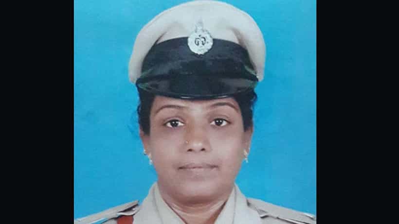 ಕಳ್ಳತನ ಆರೋಪದಲ್ಲಿ ಮಹಿಳೆ ಮೇಲೆ ಮಹಿಳಾ ಎಎಸ್ಐ ದೌರ್ಜನ್ಯ
