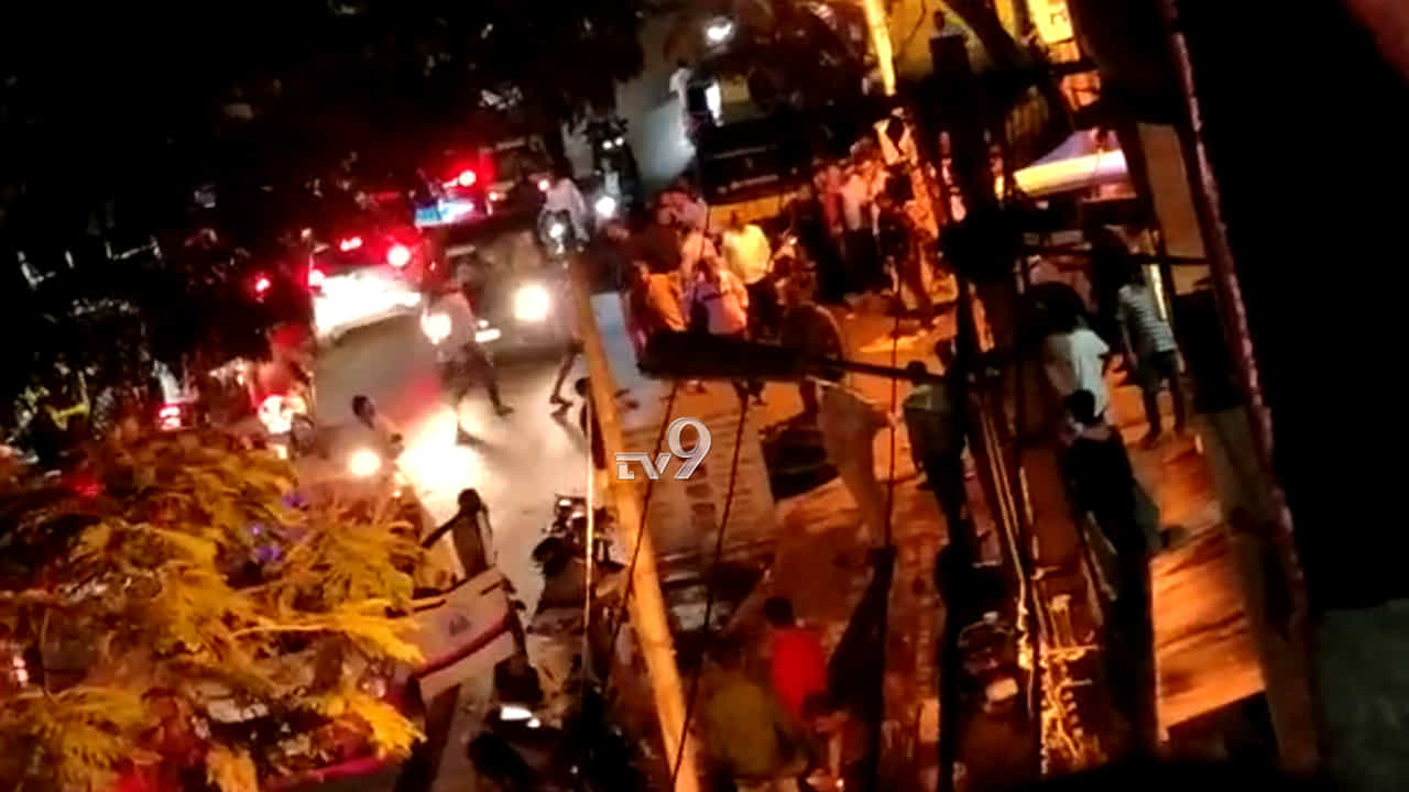 ಬೆಂಗಳೂರಿನಲ್ಲಿ ಯುವಕನ ಬರ್ಬರ ಕೊಲೆ, ಪರಿಚಯಸ್ಥರೇ ಹತ್ಯೆ ಮಾಡಿರುವ ಶಂಕೆ ಬೆಂಗಳೂರಿನಲ್ಲಿ ಯುವಕನ ಬರ್ಬರ ಕೊಲೆ, ಪರಿಚಯಸ್ಥರೇ ಹತ್ಯೆ ಮಾಡಿರುವ ಶಂಕೆ