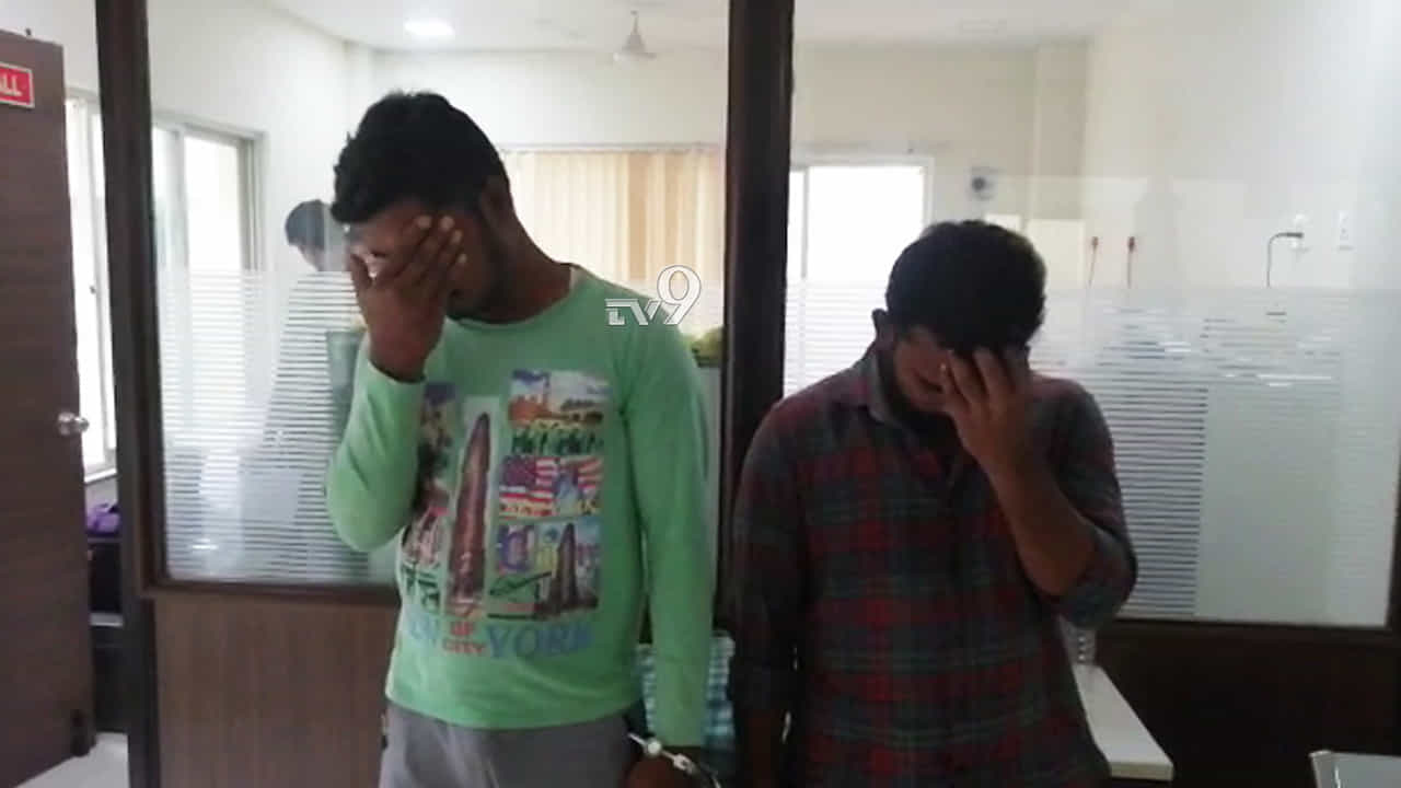ಮತ್ತೆ ಲಿಫ್ಟ್ ಕೊಡೋದಾಗಿ ನಂಬಿಸಿ, ಆಂಧ್ರದಲ್ಲಿ ಗ್ಯಾಂಗ್ರೇಪ್ ಮತ್ತೆ ಲಿಫ್ಟ್ ಕೊಡೋದಾಗಿ ನಂಬಿಸಿ, ಆಂಧ್ರದಲ್ಲಿ ಗ್ಯಾಂಗ್ರೇಪ್