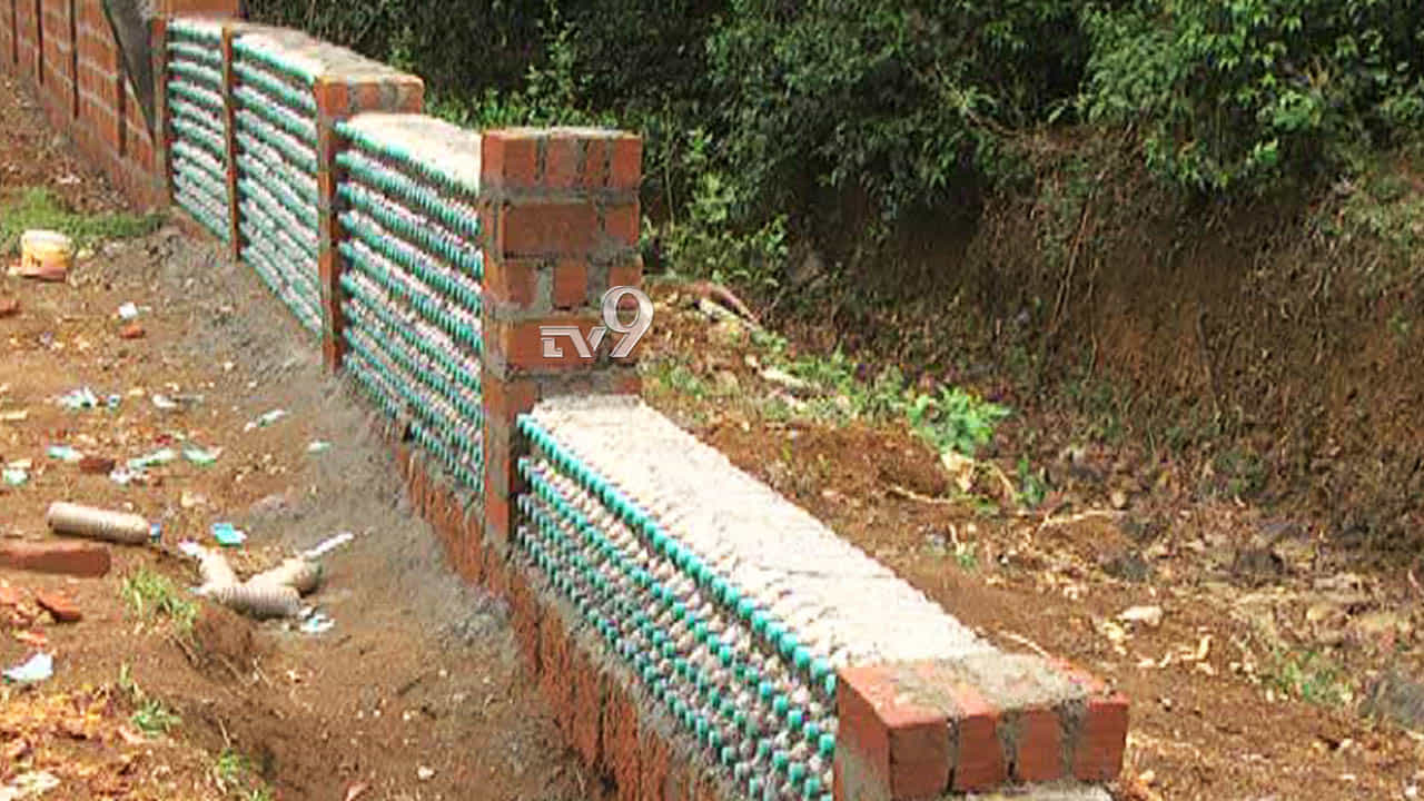ಕುಕ್ಕೆಯಲ್ಲಿ ಪ್ಲಾಸ್ಟಿಕ್​ ಬಾಟಲ್​ಗಳಿಂದ ನಿರ್ಮಾಣವಾಗಿದೆ ಕಾಂಪೌಂಡ್